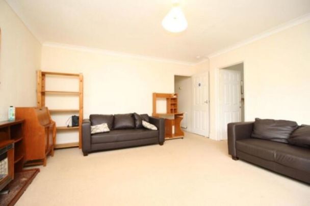 6 bedroom Detached house to rent - Photo 1