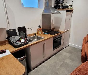 1 bedroom in a house share to rent - Photo 4