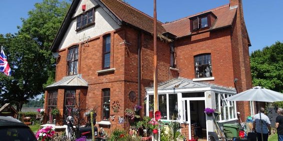 6 bedroom terraced house to rent - Photo 3