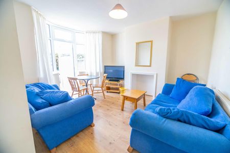 8 Carlton Avenue - Photo 2