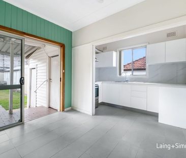 THREE BEDROOM FAMILY HOME! - Photo 4