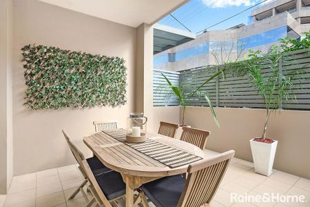 Modern Apartment With Own Private Street Entry - Photo 5