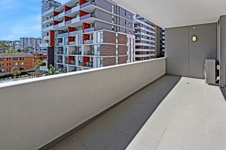 Well Maintained 1 Bed plus Study Desk and Parking! - Photo 2