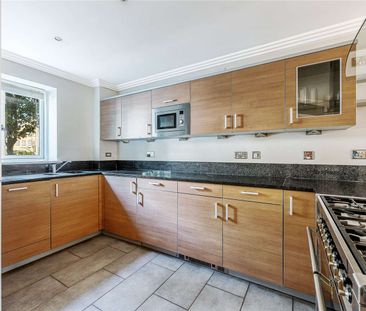 Immaculate five bedroom home, superbly located in Brentford. - Photo 1