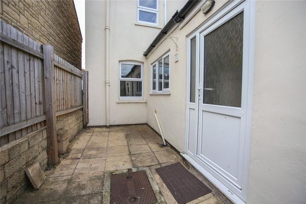 2 bedroom end of terrace house to rent - Photo 1