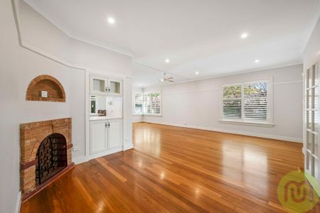 Exclusivity Meets Comfort – Stunning 4-Bedroom Home in Barton - Photo 5