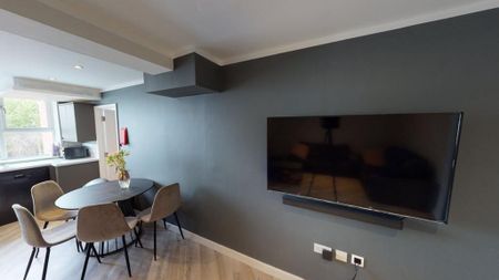 4 bedroom flat to rent - Photo 3