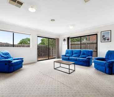 4 BEDROOM FAMILY HOME - Photo 3