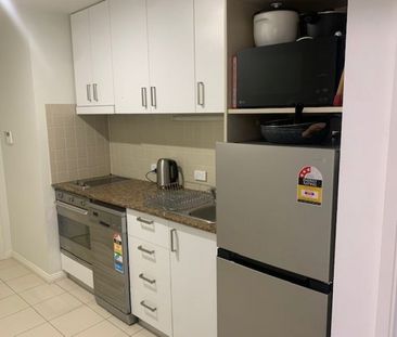 MODERN FURNISHED APARTMENT IN THE HEART OF THE CBD & CIRCULAR QUAY - Photo 2