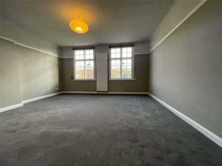 A centrally located and well presented, modern duplex apartment with parking - Photo 5