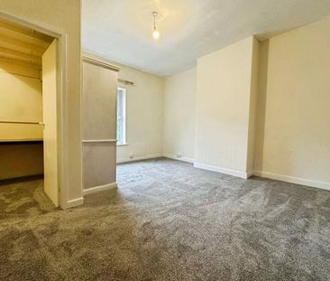 2 bedroom end of terrace house to rent - Photo 3