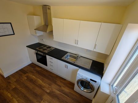 1 Bed Flat, Hitchin Road, LU2 - Photo 3