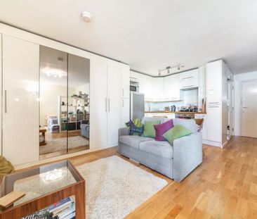 Studio Flat, St. George Wharf, SW8 - Photo 2