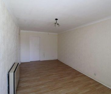 2 bedroom ground floor flat to rent - Photo 1