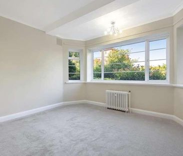 Sheen Court, Richmond, TW10 - Photo 1