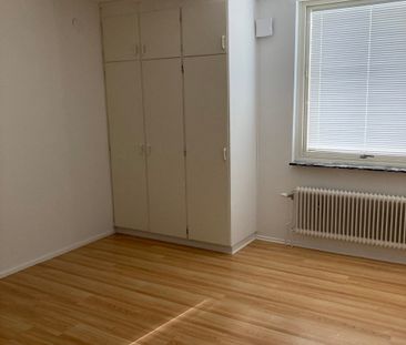 Delvis möblerat rum till kvinnlig student - Photo 3