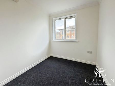 Queensland Court, Dock Road, Tilbury, RM18 - Photo 2