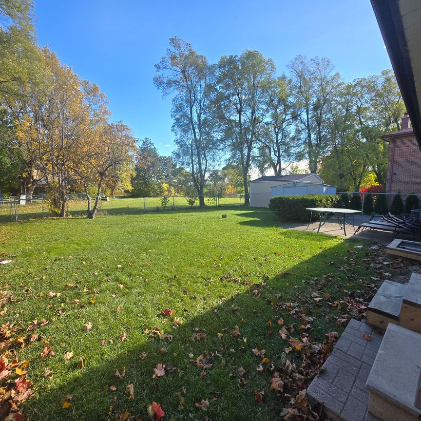 For Lease - 18 Elrose Road Unit# B, Brampton, Ontario - Photo 2