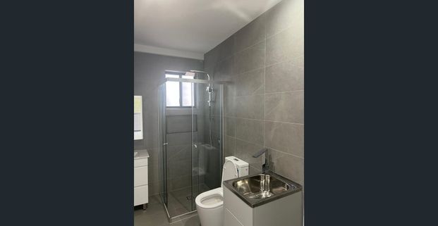 Brand New Modern 2 Bedroom Flat in Glenfield - Photo 1