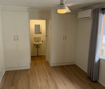 Light & Breezy First-Floor Unit in Quiet Cul-de-Sac - Photo 1