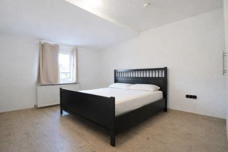 Helle ca. 100 m² große 3-Zimmer-Maisonettewohnung mit Einbauküche und Tageslichtbad - Photo 2