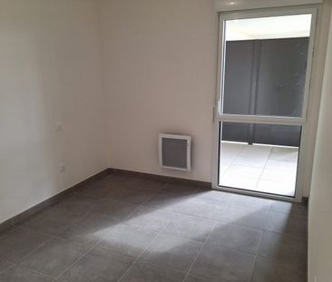 T2 NEUF AVEC TERRASSE ET PARKING - Photo 4