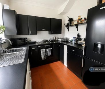 3 bedroom semi-detached house to rent - Photo 4