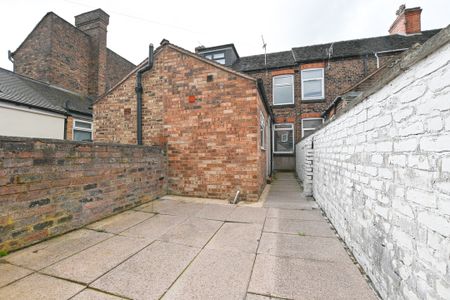 3 bed terraced house to rent in Crowther Street, Stoke-on-Trent, Staffordshire - Photo 4