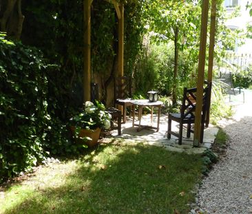 Sunny and renovated 2.5-room penthouse apartment with a view in Basel - Foto 5