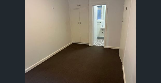 St Kilda lifestyle, Everything at your fingertips - Photo 1