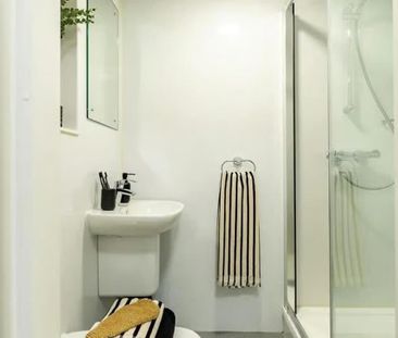 1 bedroom in a flat share to rent - Photo 4
