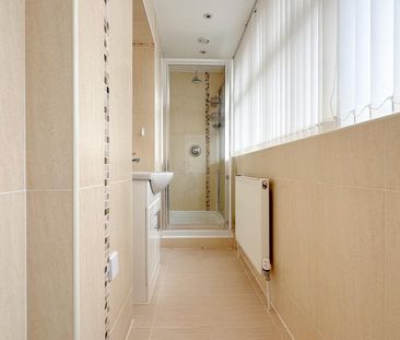 Chimneys Lodge, 27 Forty Hill, Enfield - Photo 4
