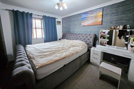 4 bedroom detached house to rent - Photo 4