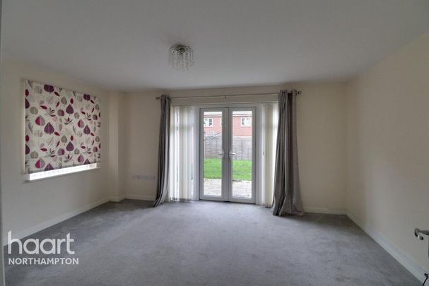 4 bedroom semi-detached house to rent - Photo 1