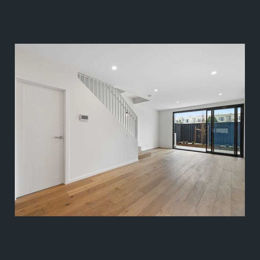 8/3 Adelaide Street, Mckinnon VIC 3204 - Photo 1