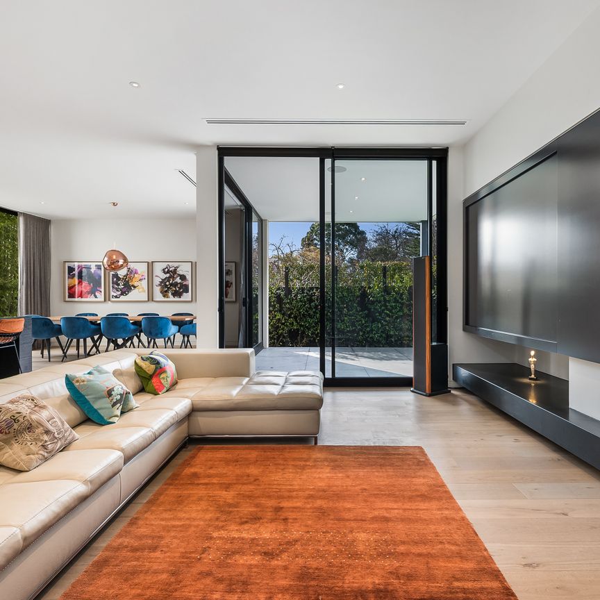 22 Ellis Road, Glen Iris VIC 3146 - House For Rent | Domain - Photo 1