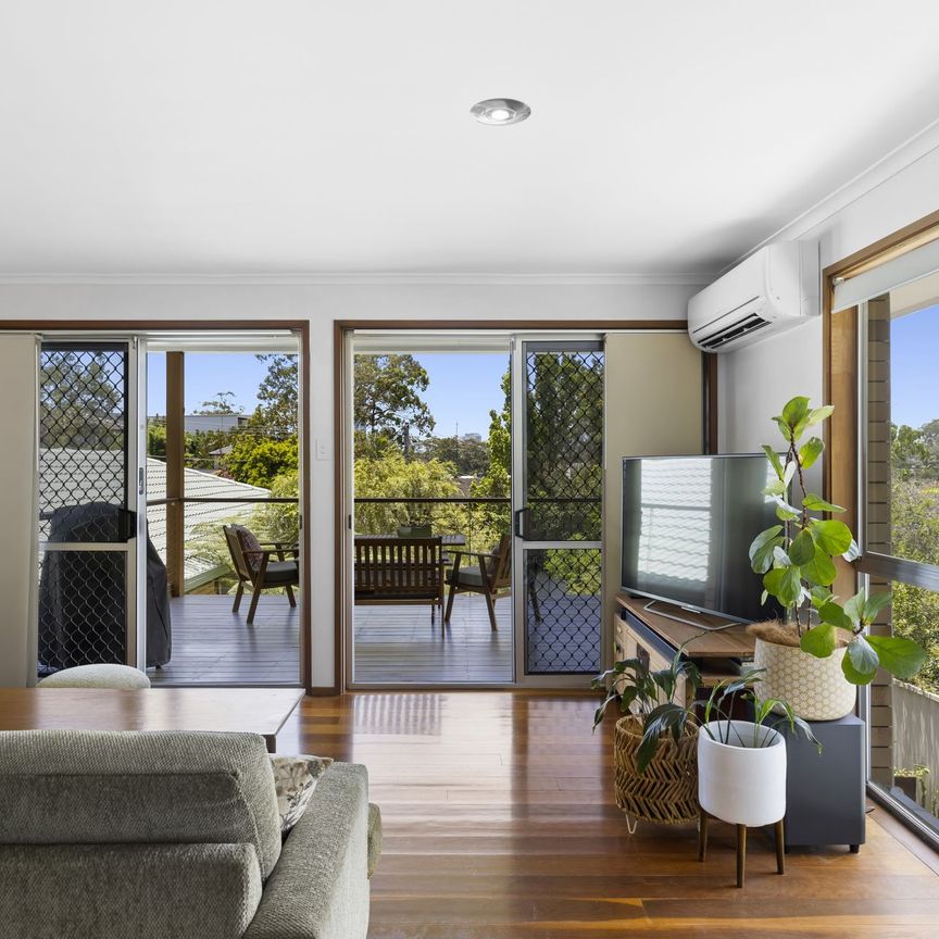 Charming Low-Tox Home with Native Gardens – Peaceful & Central Location - Photo 1