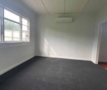 Large Four Bedroom Home - Photo 4