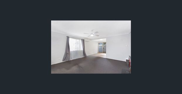 “Comfort & Convenience: 3-Bedroom Townhouse Near Shops & Schools” - Photo 1