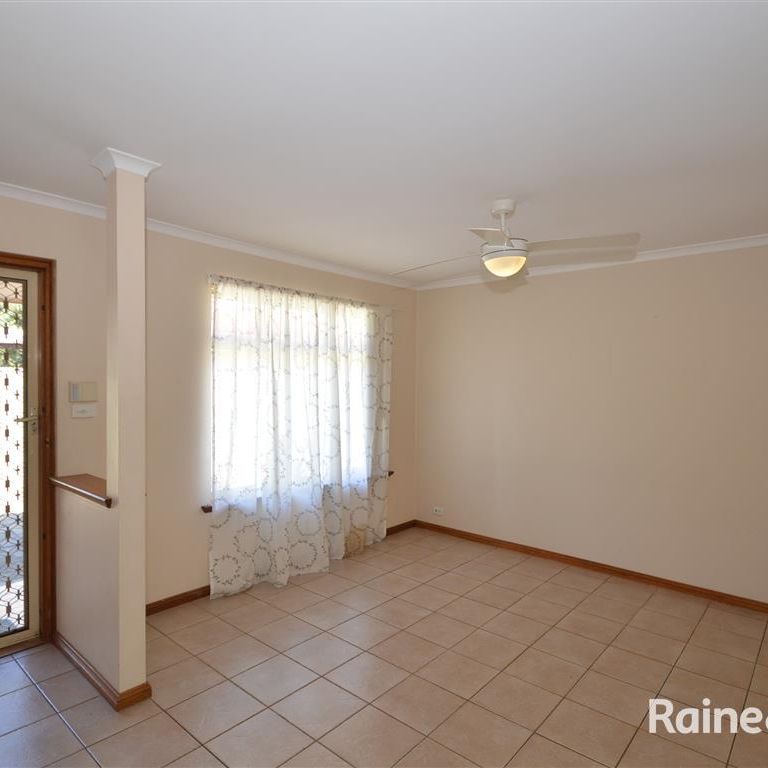 Charming 2 bedroom unit with undercover entertaining - Photo 1