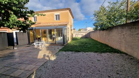 À LOUER VITROLLES GARE bail 1 an Villa meublée avec véranda, jardin et grand garage, - Photo 4