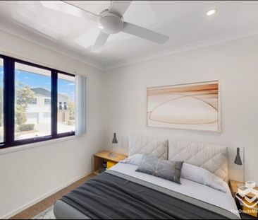 3 bedroom 2 level townhouse - Photo 2