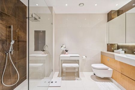 Presenting this charming family home on the Chelsea/Fulham border. - Photo 3