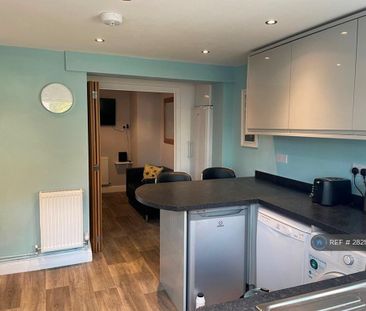 1 bedroom in a house share to rent - Photo 1