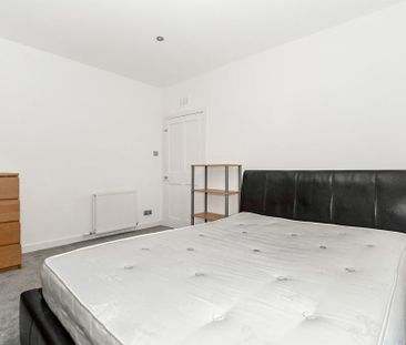 2 bedroom semi-detached house to rent - Photo 4