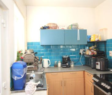 2 bedroom end of terrace house to rent - Photo 4
