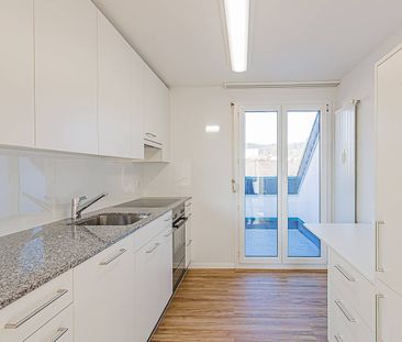 Renovierte Dachwohnung an ruhiger Lage mit traumhafter Aussicht! - Foto 5