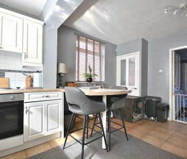 3 bedroom semi-detached house to rent - Photo 3