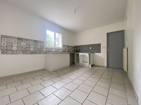 Location Maison 5 pièces 90m² SAUMUR 49400 - Photo 2