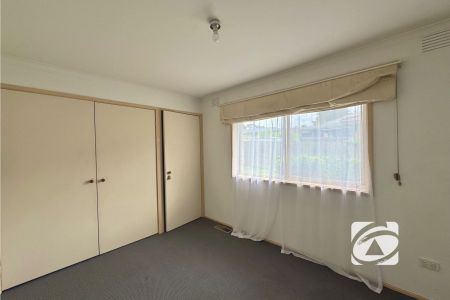 PERFECTLY LOCATED FAMILY HOME - Photo 3